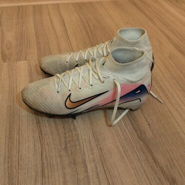 butsular: Butslar Nike, Ölçü: 39, İşlənmiş