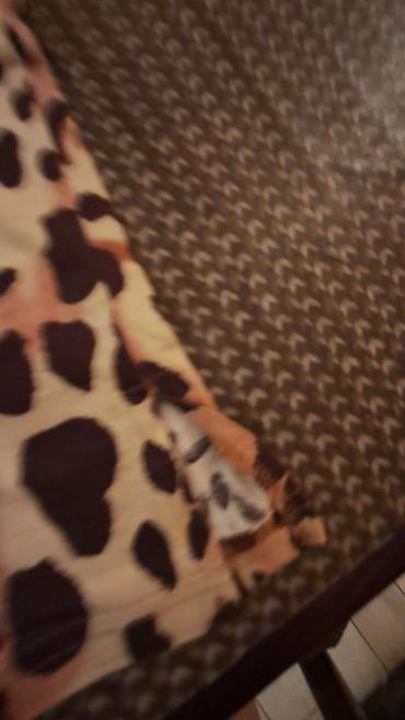 tigraste cizme: Komplet pidžame – majica sa leopard printom i donji deo u braon boji — 4