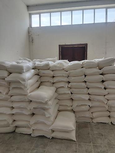 beton konteyner: Kəpək 20Kq)4,70 qəp. (Aboyma 30kq 9azn. Say nə qədər istəsəniz — 2