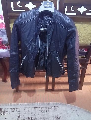 Kurtkalar: Qara dəri görünümlü qadın gödəyəni - Model: qısa biker/klassik moto — 1