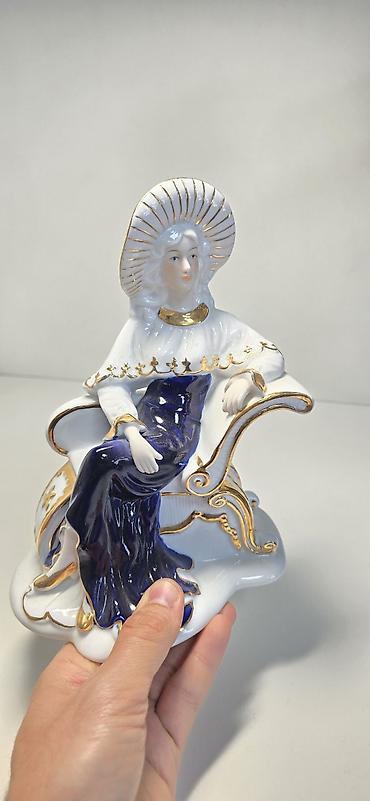 li one: Статуэтка 2000года "Девушка в кресле", "Autumn BsB Italy" в — 1