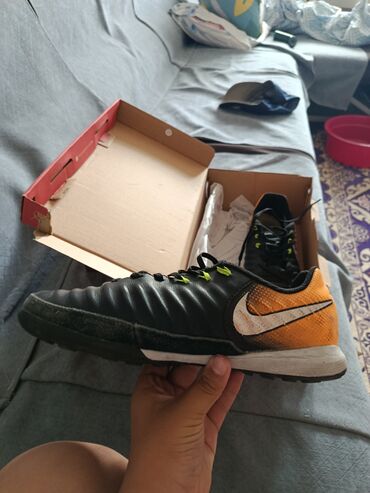 джорданы бишкек оригинал: Эркектердин кроссовкасы, 41, Nike, Колдонулган, түсү - Сары, Өзү алып кетүү