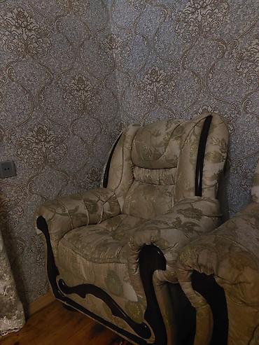 stul 2 ci el: Açılır, bazalıdır. 100 manata satılır. Az işlənmişdir — 3