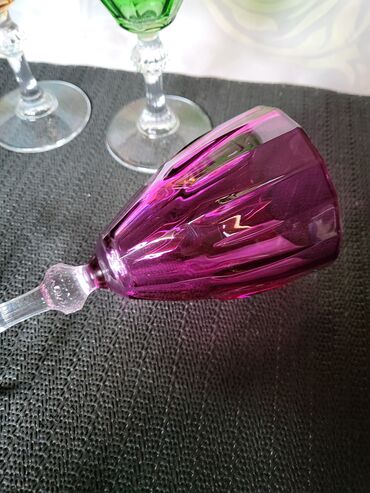 Čaše: Case diamond za vino. Case nove,fabricka boja stakla,sve na njima — 13