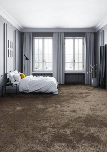 kafel metlax 2021: Qəhvə tonlarında, yumşaq toxumalı divardan-divara xalça örtüyü -