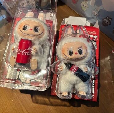 Статуэтки: 🎁 Оригинальная фигурка Labubu x Coca-Cola — самая милая