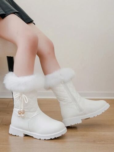 Čizme: Cena:2500din Dostupni brojevi:38 Poručuje se isporuka za desetak — 15