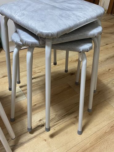 куплю стол со стульями: Продается табуретки 🔥

✨Новые ✨

650 сом 1 штука