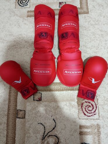 перчатки боксёрские: Продаю экипировку для каратэ На ноги и на руки Фирмы ARAWAZA Оригинал