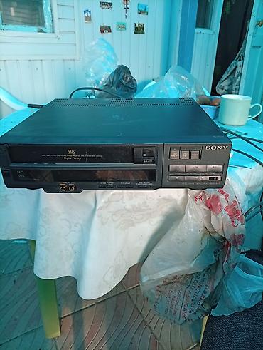 Другое ТВ и видео: Видеомагнитофон Sony VHS с пультом - Формат: VHS, система HQ (High — 2