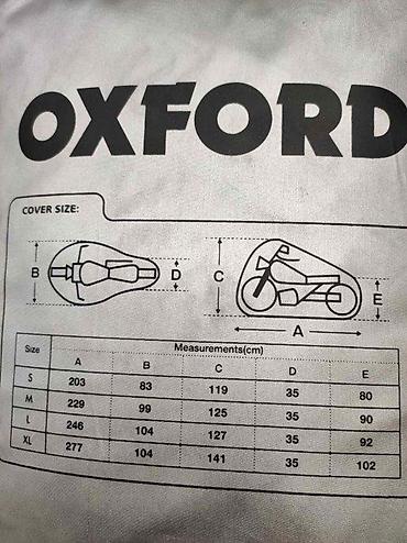 flasencug 3 tone: Crno-bela cerada za motocikl marke Oxford. Dizajnirana je da pruži — 4
