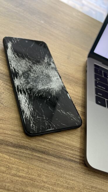 Telefon və planşet təmiri: İphone ön şüşə bərpası. Şüşəsi qırılmış görüntüsü tam işlək olan — 4