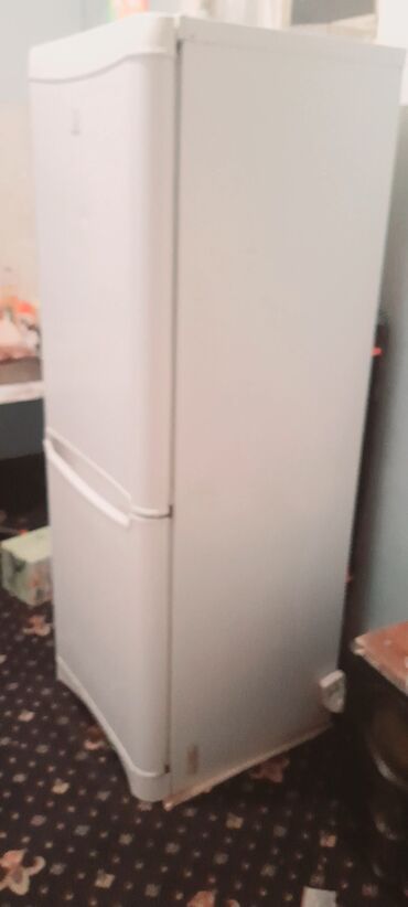 холодильни: Муздаткыч Indesit, Колдонулган, Эки эшиктүү, Less frost, 1 * 18 * 30