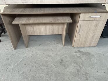 столики для компьютера: Прямой стол, С полками, С выдвижными ящиками, Ламинат текстурный, Без гарантии, Нет кредита