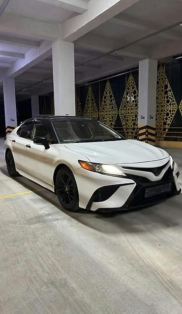 mercedes e200: Сдается Toyota Camry 70 по суточно, по часовой. 18+, без прав — 1