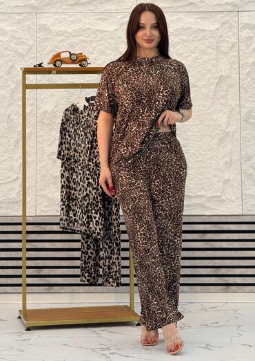 Çimərlik geyimləri: Leopar naxışlı iki hissəli qadın dəsti - Tərkib: yüngül və elastik