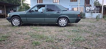 audi 80 1.8: Mercedes-Benz 190 (W201): 2 l | 1991 il Sedan — 6