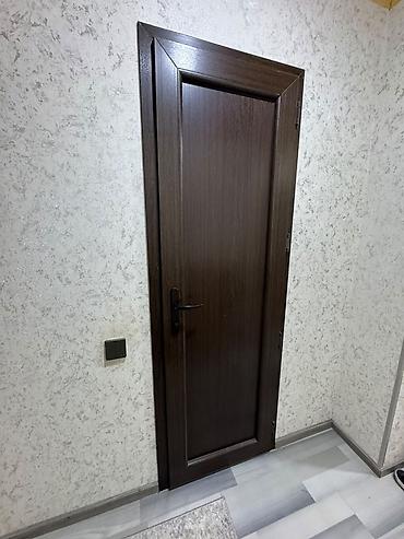 mdf plintus: Daxili qapı – tünd qəhvəyi rəng, klassik panel dizaynı - Material — 1