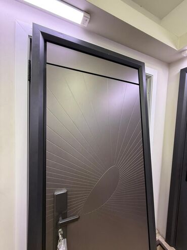 двери с двух сторон из бельгии: Входная металлическая дверь с современным дизайном - Полотно