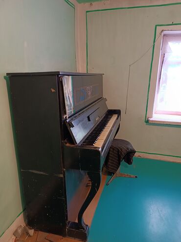 комуз инструмент: Срочно продается Пианино " Аккорд". Из за недавней -транспортировки
