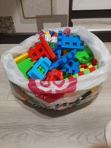 детский конструктор: Большой мешок из трех разных конструкторов за 500 сом и все игрушки на
