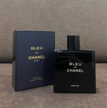 вечернее платье с: Парфюм Bleu de Chanel объемом 100 мл, представленный в стильном черном