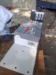 реле генератор: Электромагнитный контактор в черном и светло-сером корпусе