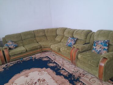 диван для: Цвет - Зеленый, Б/у