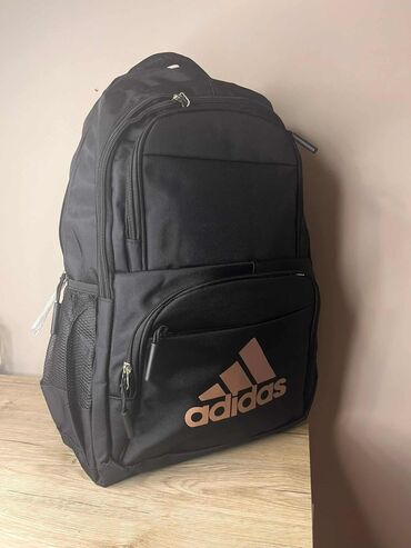 Sportske torbe i rančevi: 07. ranacevi 
40x28x15
3300 din — 2