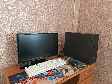 Masaüstü kompüterlər və iş stansiyaları: Fujitsu stolüstü kompüter seti Tərkib: - Fujitsu mid-tower sistem — 1