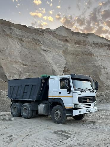 авто стекло: Самосвал HOWO 6x4 375- чистый тягач 10-ступка флажок Безкамерка — 2