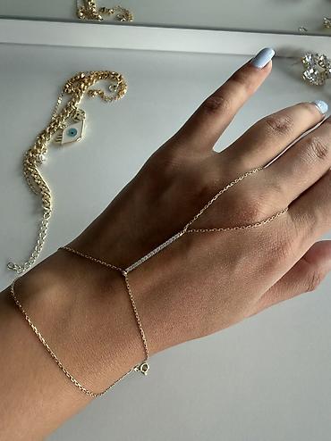Şahməran gümüşdür. Qızılı rəngdədir. 15 azn satılır