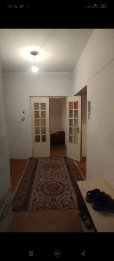 дом легкой конструкции: 3 бөлмө, 70 кв. м, 106-серия, 1 кабат, Эски ремонт