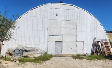 аренда квартир посуточно в баку: Qura anbar, 450kv.m. İçinə TİR maşını girə bilir. Tavanən hündürlüyü
