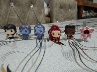 стеклянные новогодние игрушки: Stranger Things seriyasi kinder ● 12 azn ● kagizi daxildir ✅️ ● 28 may