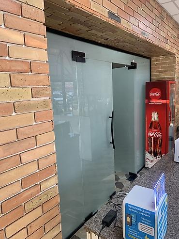 На заказ Цельностеклянная перегородка, Для офиса at lalafo.kg На заказ Цельностеклянная перегородка, Для офиса