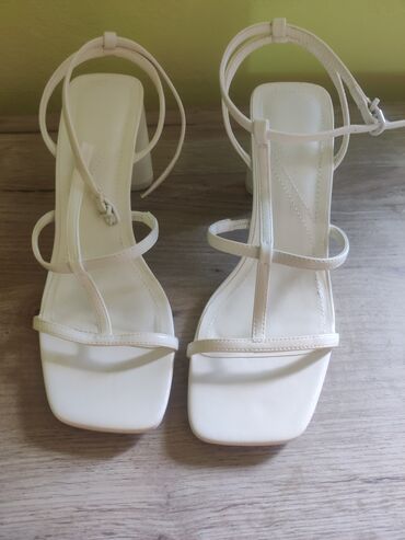 platneni kais: Sandale, Bershka, 40 na lalafo.rs platneni kais: Sandale, Bershka, 40