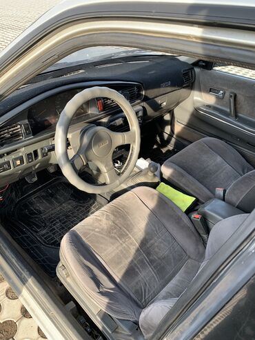 Mazda: Mazda 626: 1988 г., 2 л, Механика, Бензин, Седан — 10