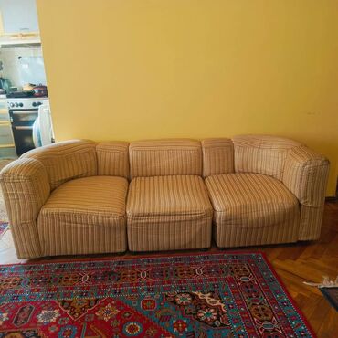 www.madeyra.com qiymetler: Birləşən və ayrılan divan satıram. İşlənmişdir, amma təzə kimidir
