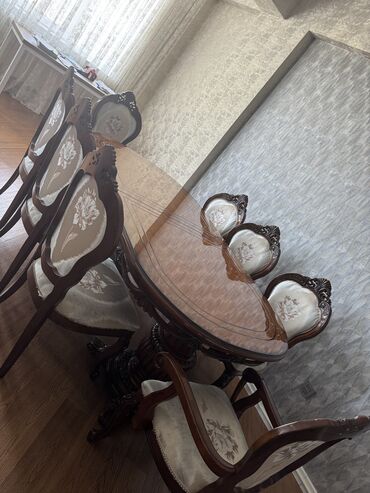 старые стулья: Qonaq otağı üçün, İşlənmiş, Açılan, Oval masa, 8 stul
