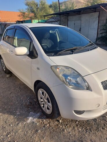 хетчбек: Toyota Vitz: 2005 г., 1.3 л, Вариатор, Бензин, Хэтчбэк