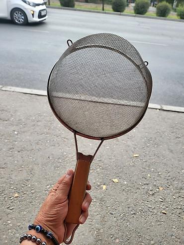 суу тазалагыч: Кухонное сито с мелкой металлической сеткой и деревянной — 1