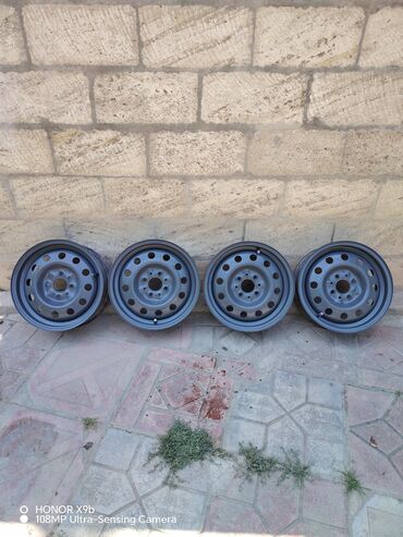 mersedes disk r15: Dəmir disk dəsti – 4 ədəd - Model: universal tipli polad təkər