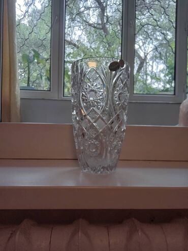 ваз фары: Ваза,чешский хрустальвысота 25 см,диаметр верхней части 14 см