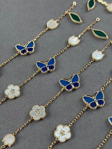 van cleef серьги: Браслеты и подвески с вставками в форме клевера, цветов и бабочек Van — 1