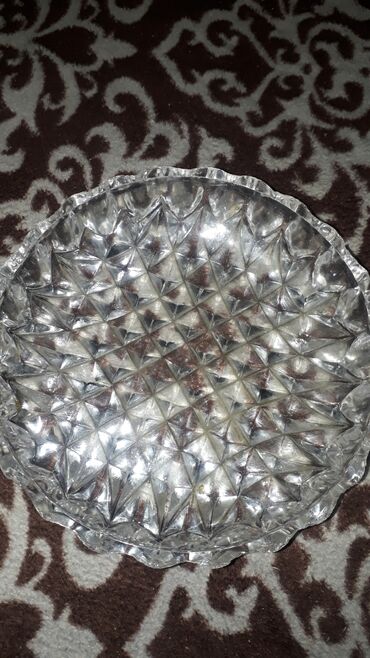 стеклянный шкаф для посуды: Набор из 2 стеклянных/хрустальных блюд - Круглое блюдо с волнистым