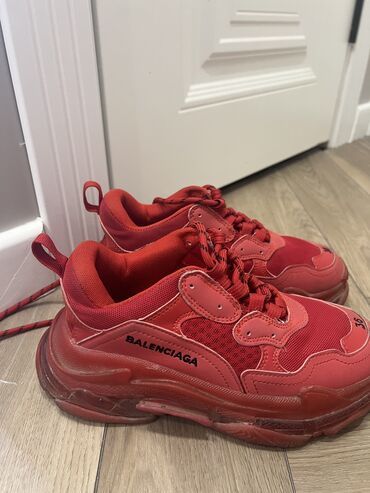 сникерс оптом цена бишкек: Кроссовки, 36, Balenciaga, Б/у, цвет - Красный, Самовывоз