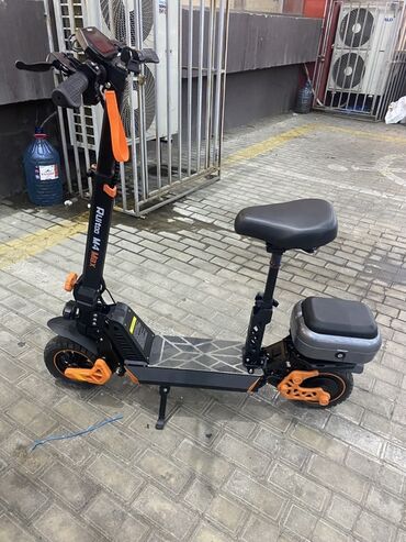 купить электровелосипед в баку: Elektrik skuter – Rutroro M4 Max (model adı sükan dirəyində görünür)