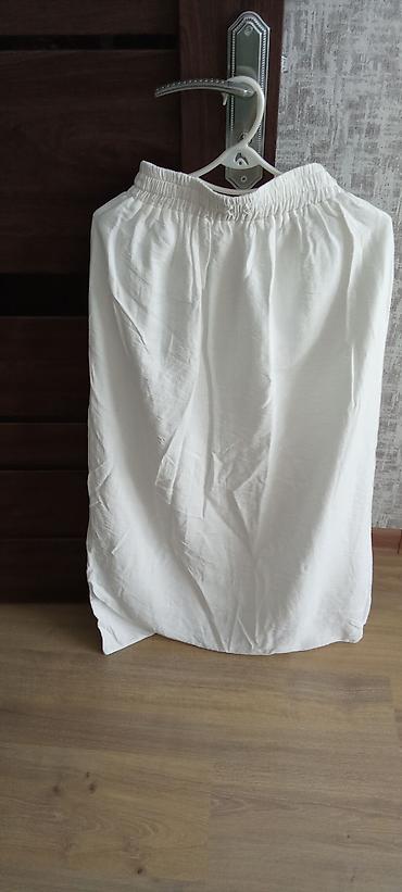 triko dest: Ağ rəngli iki hissəli qadın dəsti - Tərkib: yubka və jilet - Rəng — 3
