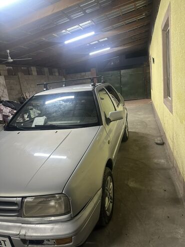 Volkswagen: Volkswagen Vento: 1996 г., 1.8 л, Механика, Бензин, Седан — 1